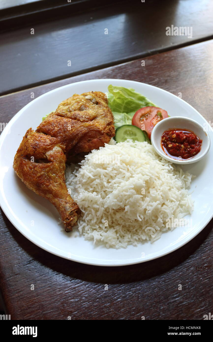 Nasi Ayam Komplit